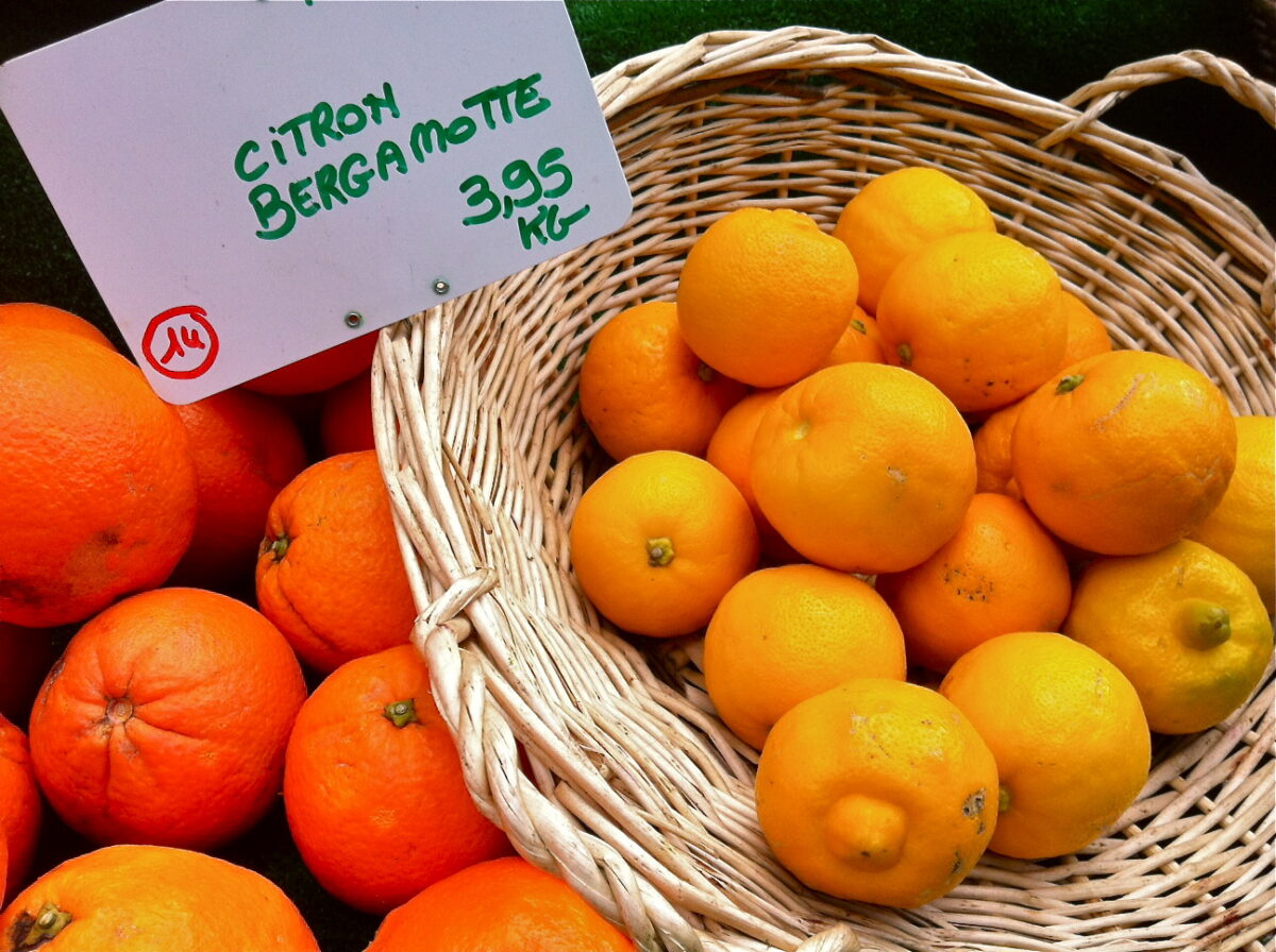 Picture of warty oranges in a basket labelled "Citron Bergamotte"